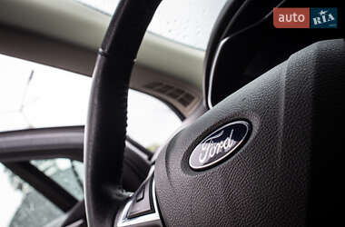 Седан Ford Fusion 2018 в 