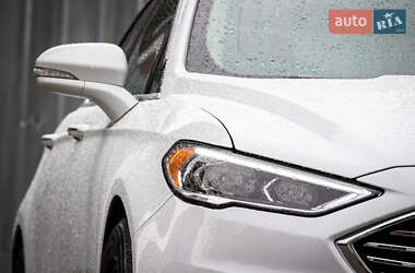 Седан Ford Fusion 2018 в 