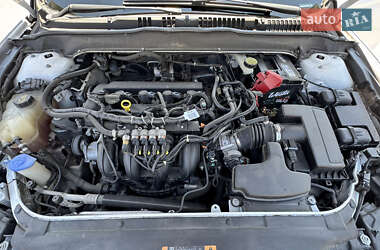 Седан Ford Fusion 2013 в 
