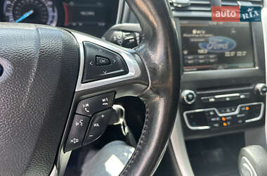 Седан Ford Fusion 2015 в 