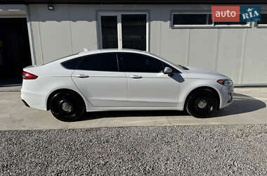 Седан Ford Fusion 2019 в 