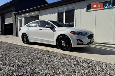 Седан Ford Fusion 2019 в 