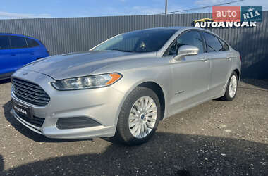 Седан Ford Fusion 2015 в 