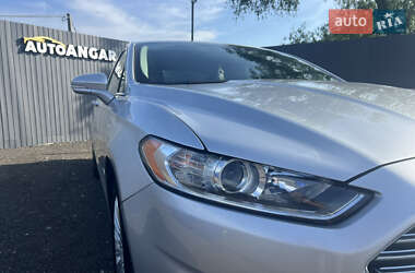 Седан Ford Fusion 2015 в 