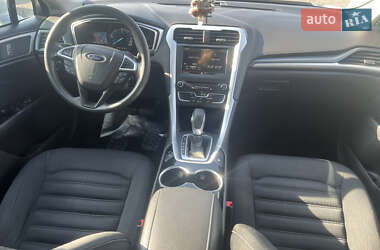 Седан Ford Fusion 2015 в 