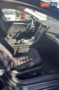 Седан Ford Fusion 2014 в 