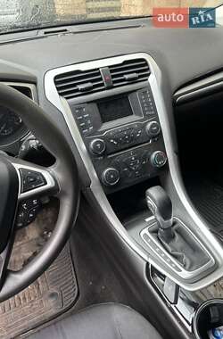 Седан Ford Fusion 2015 в 
