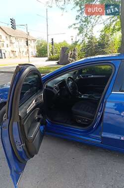 Седан Ford Fusion 2017 в 