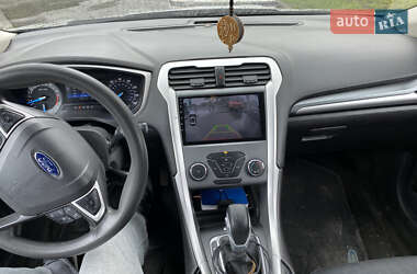 Седан Ford Fusion 2015 в 