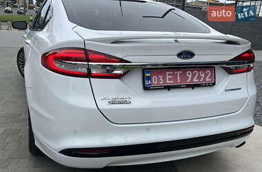 Седан Ford Fusion 2016 в 