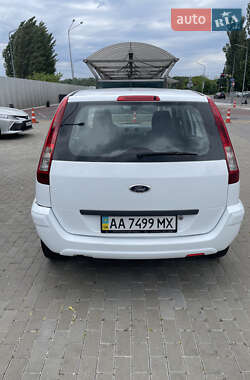 Хэтчбек Ford Fusion 2010 в 