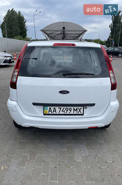 Хэтчбек Ford Fusion 2010 в 
