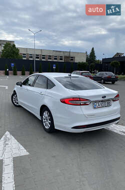 Седан Ford Fusion 2016 в 