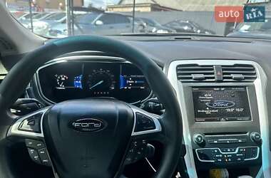 Седан Ford Fusion 2015 в Львові