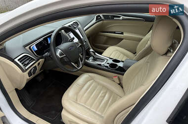Седан Ford Fusion 2012 в 