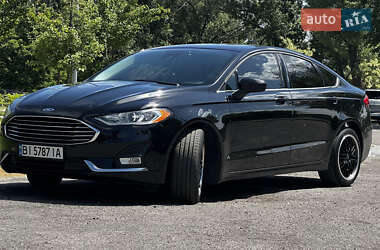 Седан Ford Fusion 2018 в 