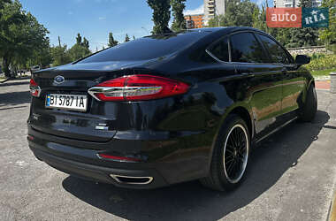 Седан Ford Fusion 2018 в 