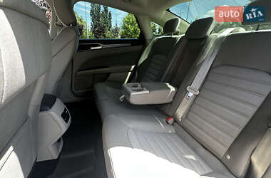 Седан Ford Fusion 2018 в 