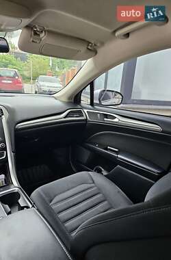 Седан Ford Fusion 2016 в 