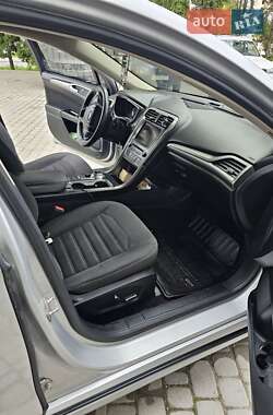 Седан Ford Fusion 2016 в 