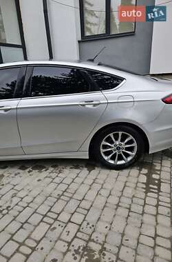 Седан Ford Fusion 2016 в 