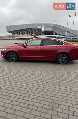 Седан Ford Fusion 2016 в 