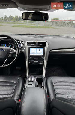 Седан Ford Fusion 2016 в 