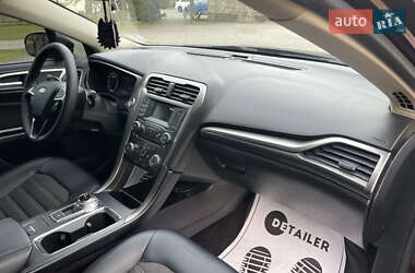 Седан Ford Fusion 2016 в 