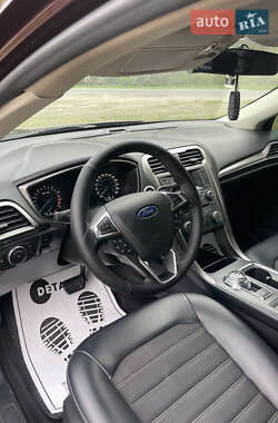 Седан Ford Fusion 2016 в 