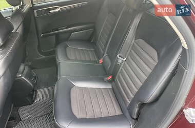 Седан Ford Fusion 2016 в 
