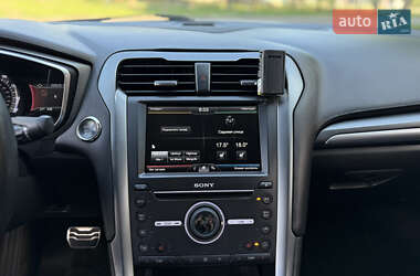Седан Ford Fusion 2015 в 