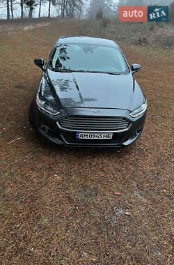 Седан Ford Fusion 2015 в 