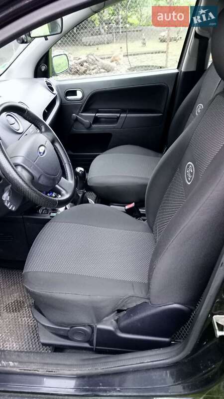Хэтчбек Ford Fusion 2005 в Галиче