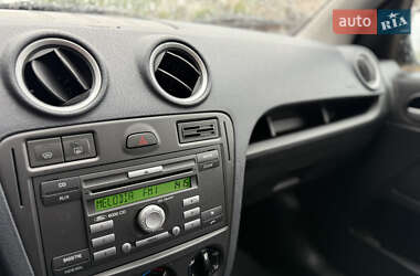 Хэтчбек Ford Fusion 2010 в 