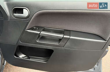 Хэтчбек Ford Fusion 2010 в 