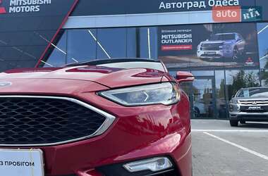 Седан Ford Fusion 2017 в 