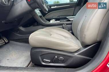 Седан Ford Fusion 2017 в 