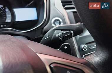 Седан Ford Fusion 2017 в 