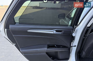 Седан Ford Fusion 2015 в 