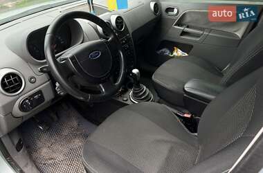 Хэтчбек Ford Fusion 2002 в 