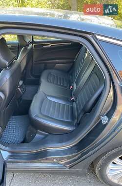 Седан Ford Fusion 2015 в 