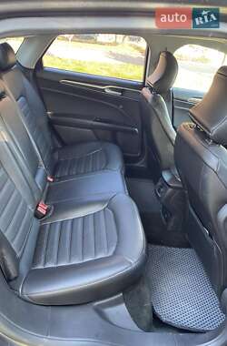 Седан Ford Fusion 2015 в 