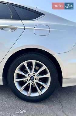 Седан Ford Fusion 2017 в 
