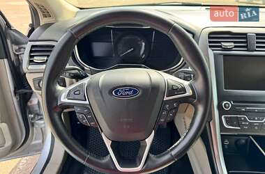 Седан Ford Fusion 2017 в 