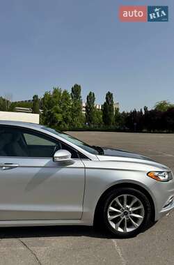 Седан Ford Fusion 2017 в 