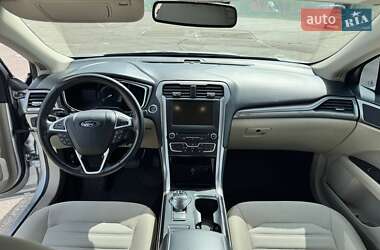Седан Ford Fusion 2017 в 