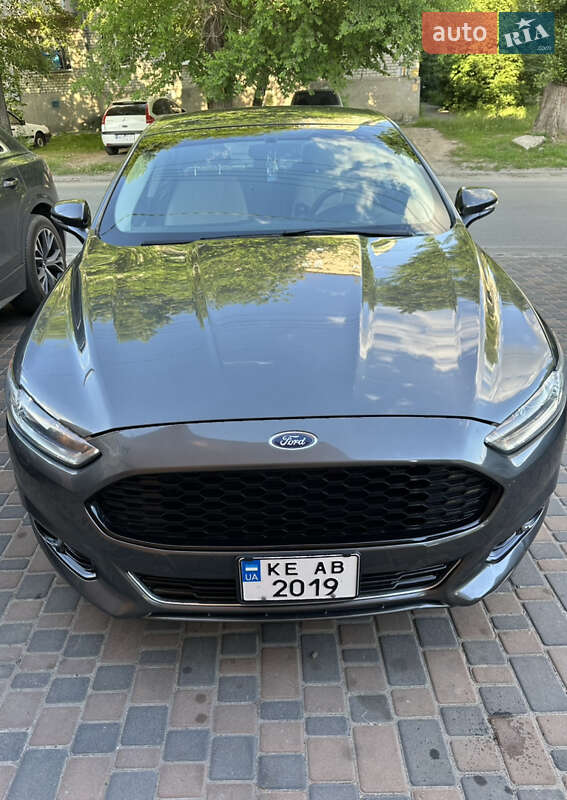 Седан Ford Fusion 2015 в Новомосковську