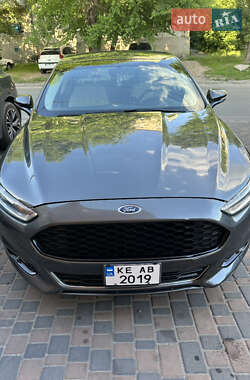 Седан Ford Fusion 2015 в 