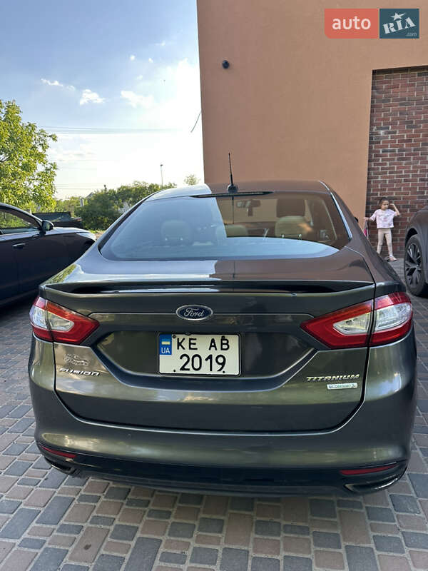 Седан Ford Fusion 2015 в Новомосковську
