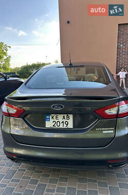 Седан Ford Fusion 2015 в 